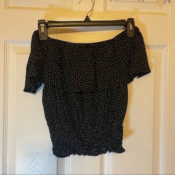 Forever 21 Off the shoulder top - Picture 2 of 3